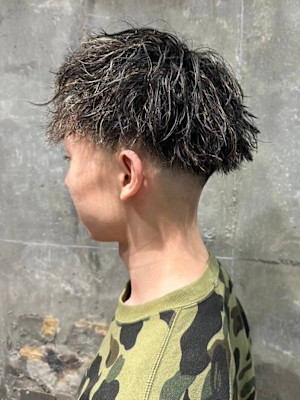 スキンフェード　メッシュ　ツイストスパイラルパーマ　爽やか