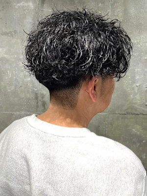 ツーブロック　波巻きツイストスパイラルパーマ　サイドパート