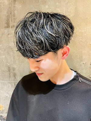 ツーブロックマッシュ　ブロンドメッシュ　10代　20代