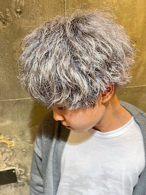 束感　パーマ×シルバーアッシュ