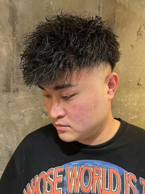 束感　オトナツイストパーマ×スキンフェード