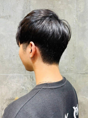 メンズショート　黒髪　艶感　ツーブロック　マッシュショート