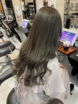 オリーブグレージュ透明感艶髪ロングヘア