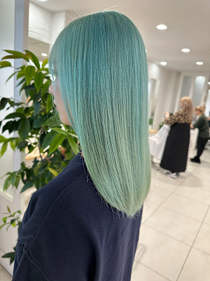 ペールブルーカラー