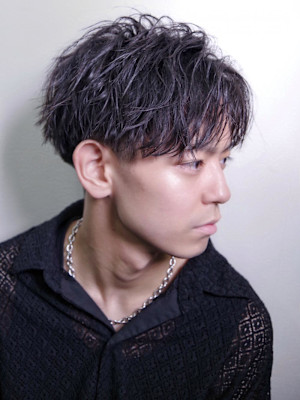 スーツ短髪ツーブロック束感モテる黒髪シークレットパーマ流行