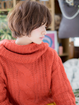 インナーカラーくせ毛風小顔ミニボブショート　マッシュパーマ