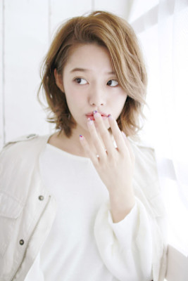 クールなかきあげバングのひし形ボブ