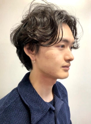 お手入れ簡単外国人風大きなランダムカールの無造作メンズパーマ