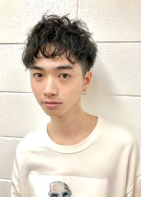 刈り上げツーブロック クセ毛風無造作メンズパーマ