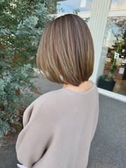 小顔切りっぱなしボブマッシュショートエモージュ白髪ぼかし