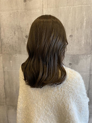 オリーブベージュ