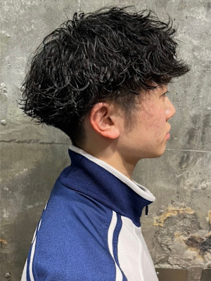 ツーブロック　マッシュ　波巻きパーマ　束感　メンズショート