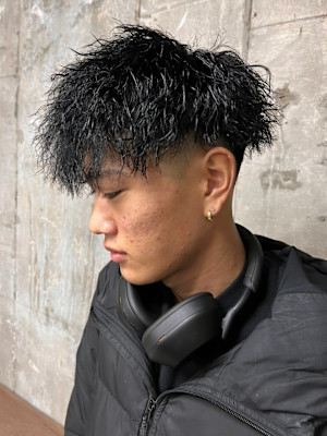 束感ツイスパショート　フェードカット　ピンパーマ