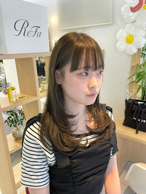 オリーブグレージュ