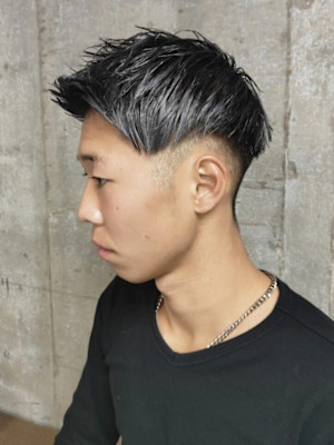 メンズショート　フルハイライト　シルバーカラー　アップバング