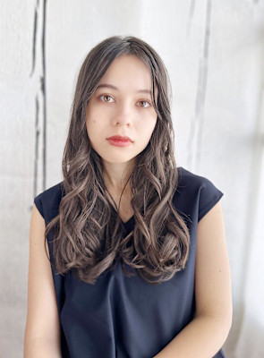 透け感カラーのAラインミックスカール