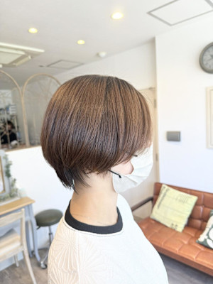 前髪長め、マッシュショート