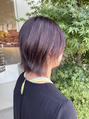 個性的な紫のハイライトカラー