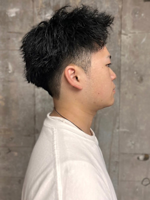 アップバング　メンズショート　ツイストパーマ　黒髪　ツーブロ