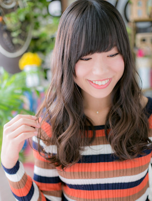 大人かわいい♪やわらかフレアカール　グレージュカラー