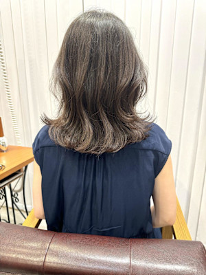 簡単スタイリングでできるくびれミディレイヤー