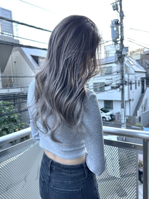 外国人風バレイヤージュ　ハイライトカラー　アッシュベージュ