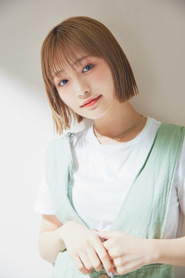 切りっぱなしボブ×透明感ベージュ系カラー【池袋・池袋東口】