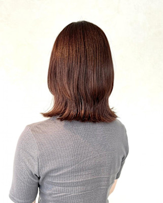 レッドブラウンイノアカラー・くびれミディアムボブ