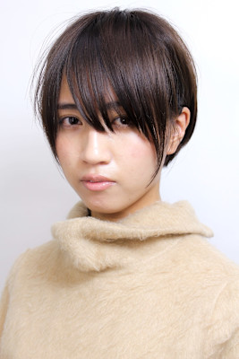 前下がり耳掛けボーイッシュショートカット