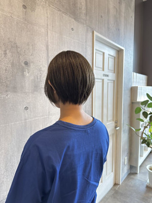 オリーブベージュ