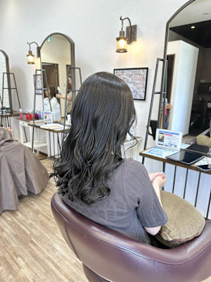 オリーブグレージュ