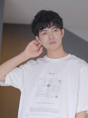 ナチュラルパーマ＋ショートマッシュ