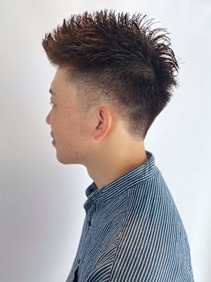 ソフトモヒカン　ブラウンカラー　刈り上げショート