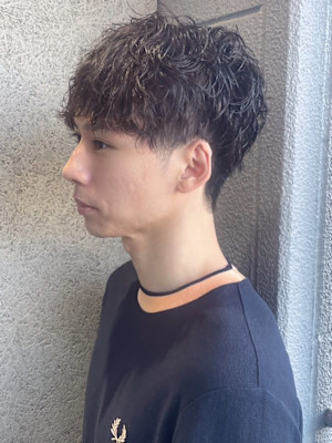 ナチュラルパーマ　ツーブロックマッシュ　束感スタイリング