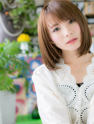 透け感斜めバング前下がりエアーストレート　ことりベージュ