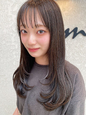 レイヤーカット×グレージュ