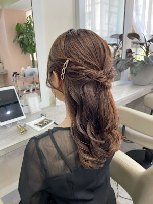 【お呼ばれヘア】艶感ハーフアップ♩