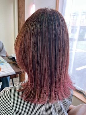 ピンクベージュ