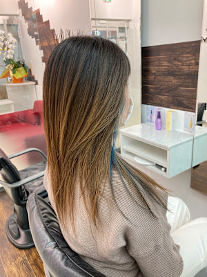 カット、カラー、トリートメント