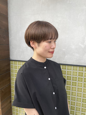 オリーブベージュ×マッシュショート