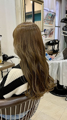 オリーブベージュ