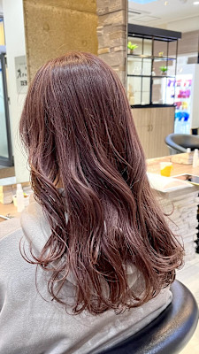 ピンクベージュ