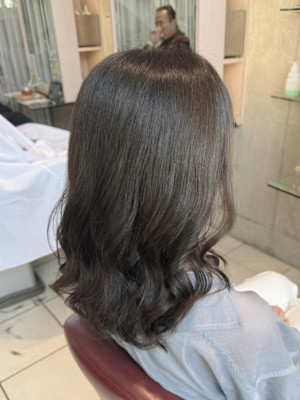 オレンジ味を抑えたオリーブグレー