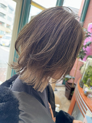 外ハネクビレボブ×インナーカラー/Ju