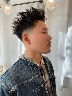 アップバングの刈り上げショートスタイル