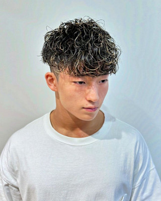 横浜メンズパーマスペインカールメッシュパーマハイライトカラー