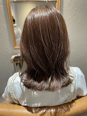 ピンクベージュ