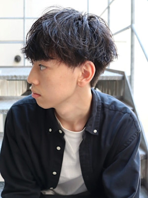 ニュアンスパーマ　マッシュ　爽やか　黒髪　メンズパーマ