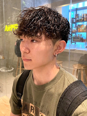 ツイストスパイラルパーマ　束感　刈り上げ　メンズショート