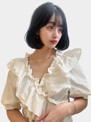 20代30代透明感暗髪アッシュブルーグレージュ丸みボブ